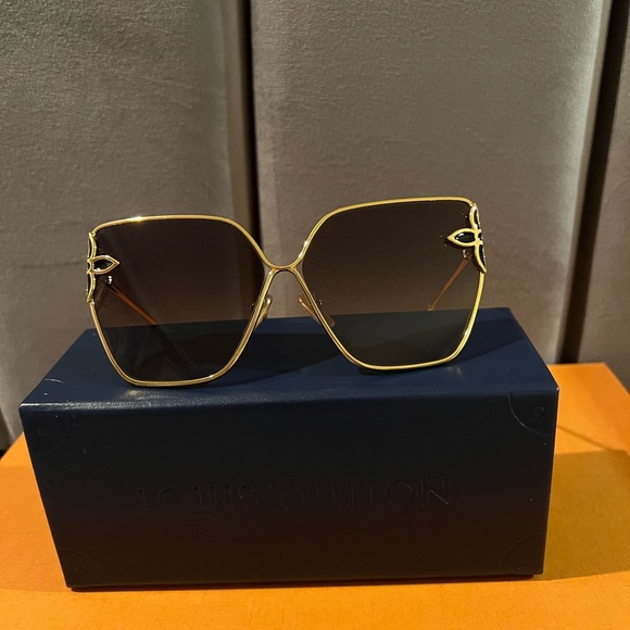 💯% Authentic Louis Vuitton Monogram Petite Viola Pilote Aviator Sunglasses✨ - Picture 3 of 6